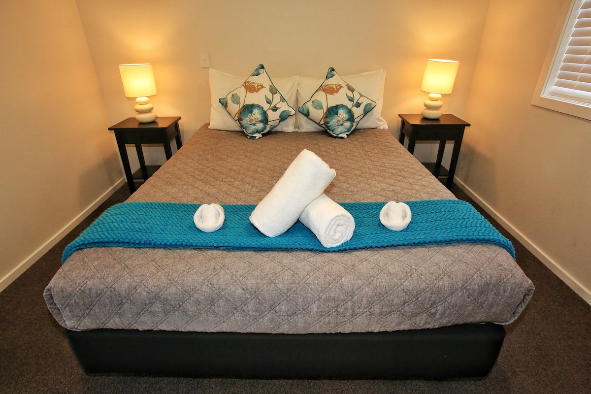 Estudio Deluxe, 1 cama Queen size | Tabla de planchar con plancha, wifi gratis y ropa de cama