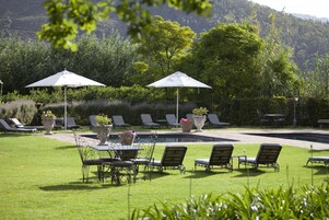 2 piscinas al aire libre, sillones reclinables de piscina