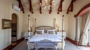 Villa Suite | Ylelliset vuodevaatteet, pillowtop-patjalliset sängyt, minibaari