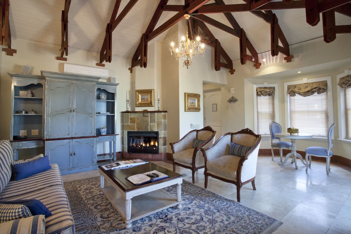 Villa Suite | Woonkamer | Een ledtelevisie