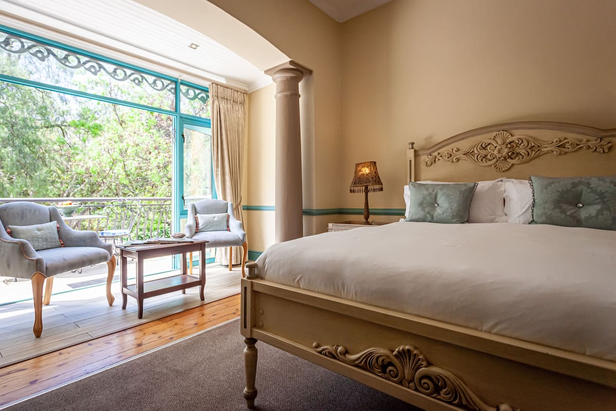 Standaard kamer | Luxe beddengoed, pillowtop-bedden, een minibar, een kluis op de kamer