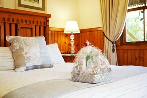 2 bedrooms, premium bedding, in-room safe, individually furnished - Forest Edge (Knysna)