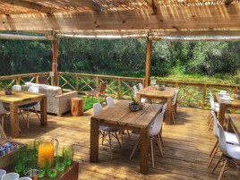 Daily local cuisine breakfast (ZAR 120 per person)