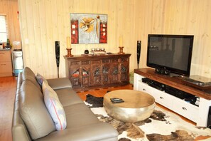 Superior Cottage (Fully Equipped, Self Catering) | Living area