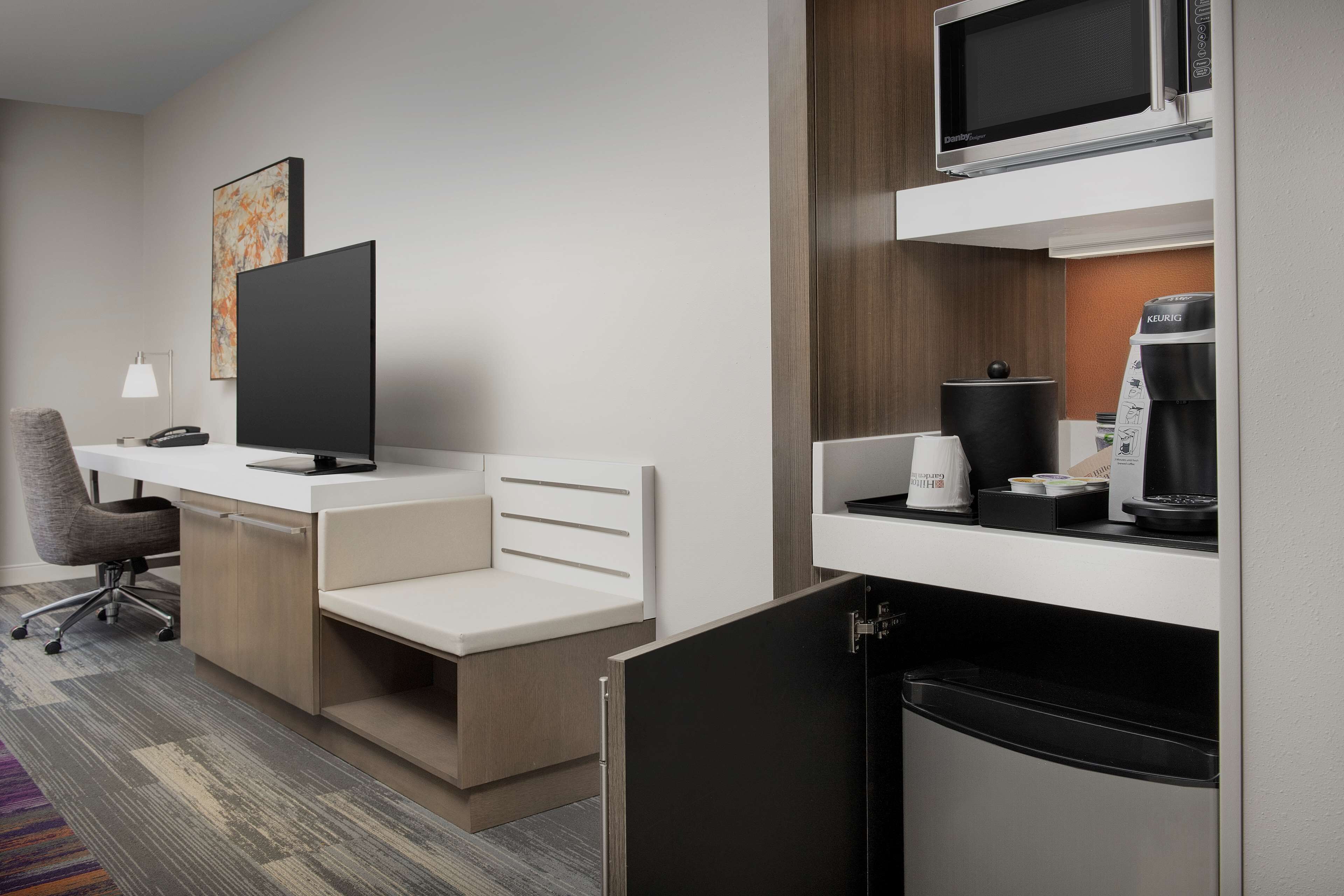 premium bedding, pillow-top beds, in-room safe, desk