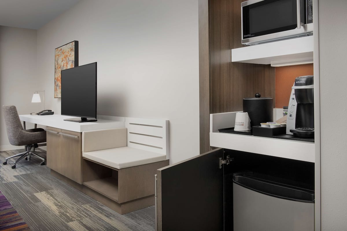 premium bedding, pillow-top beds, in-room safe, desk