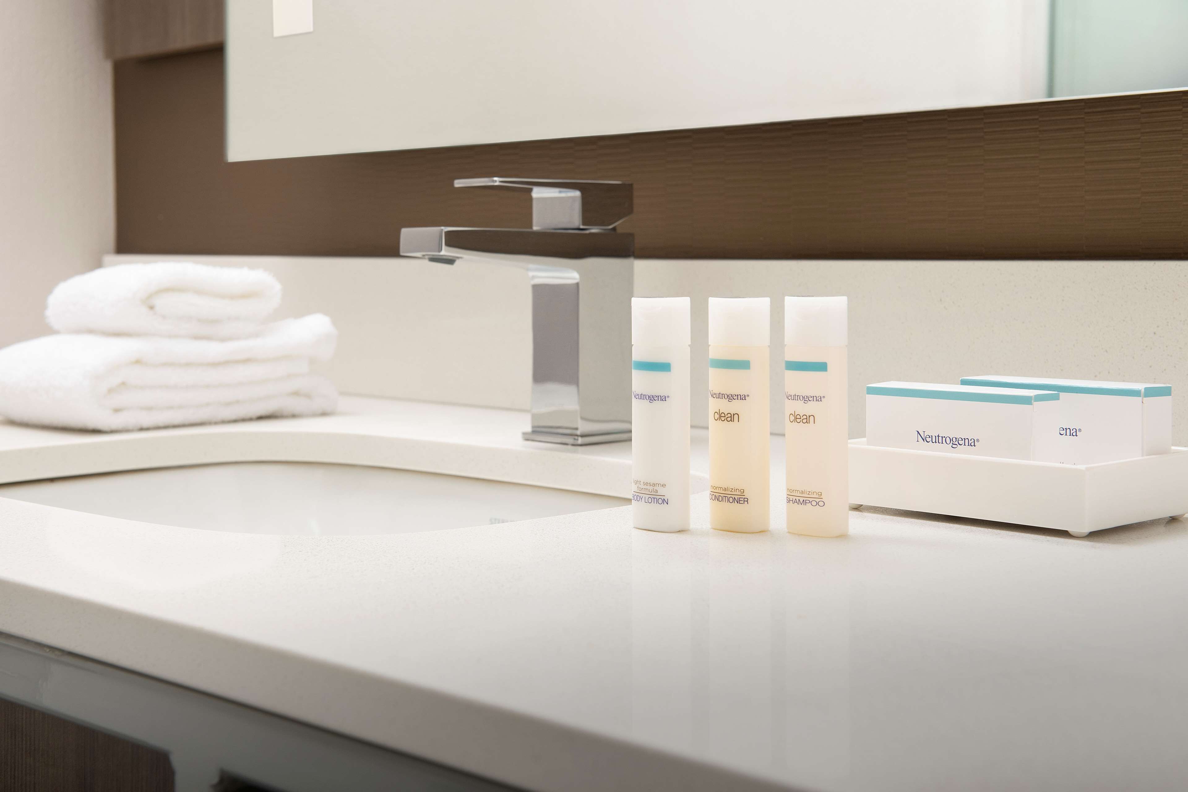 combined shower/bathtub, designer toiletries, hair dryer, towels