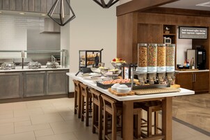 Café da manhã com buffet todos os dias mediante uma taxa
