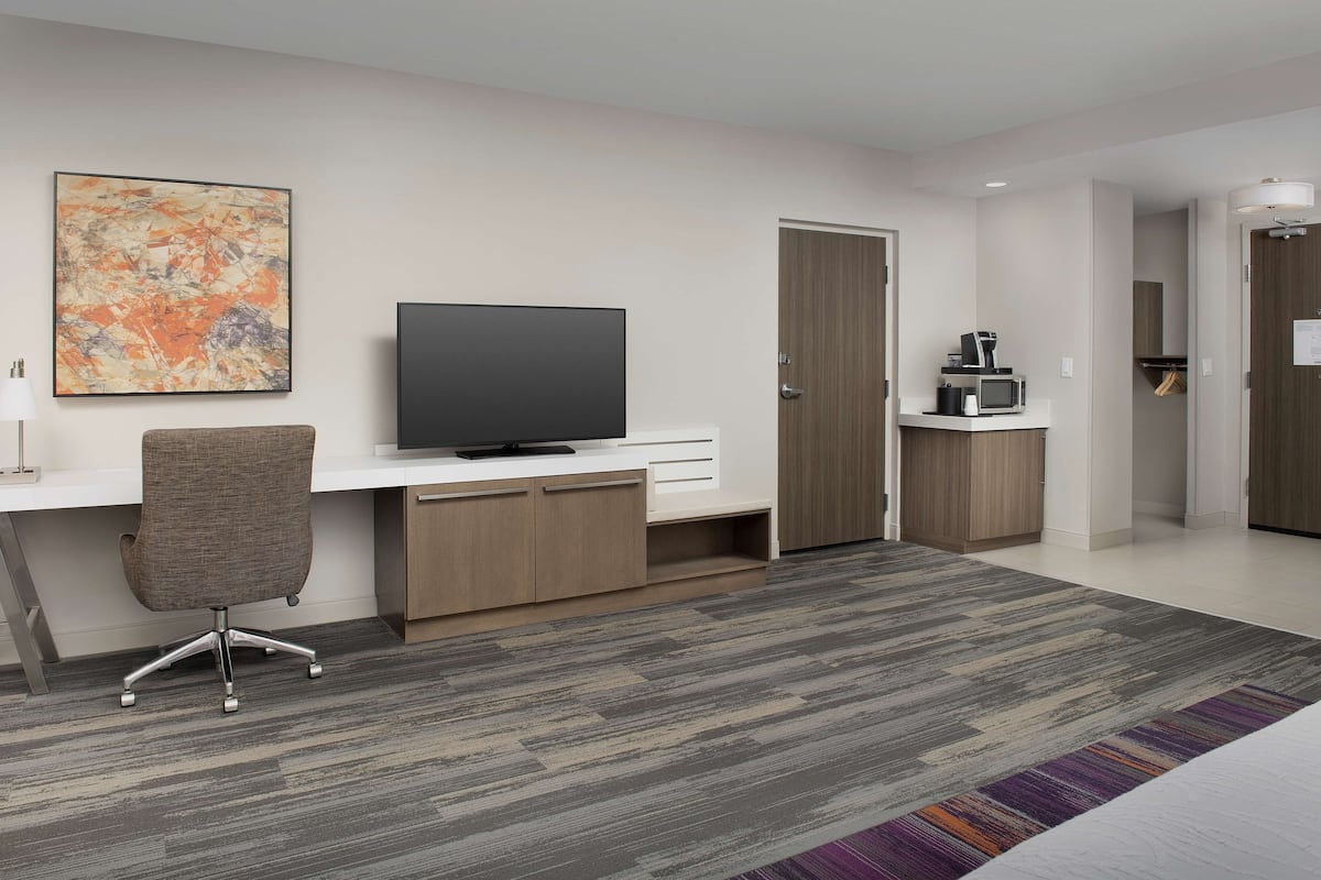 1 bedroom, premium bedding, pillow-top beds, in-room safe