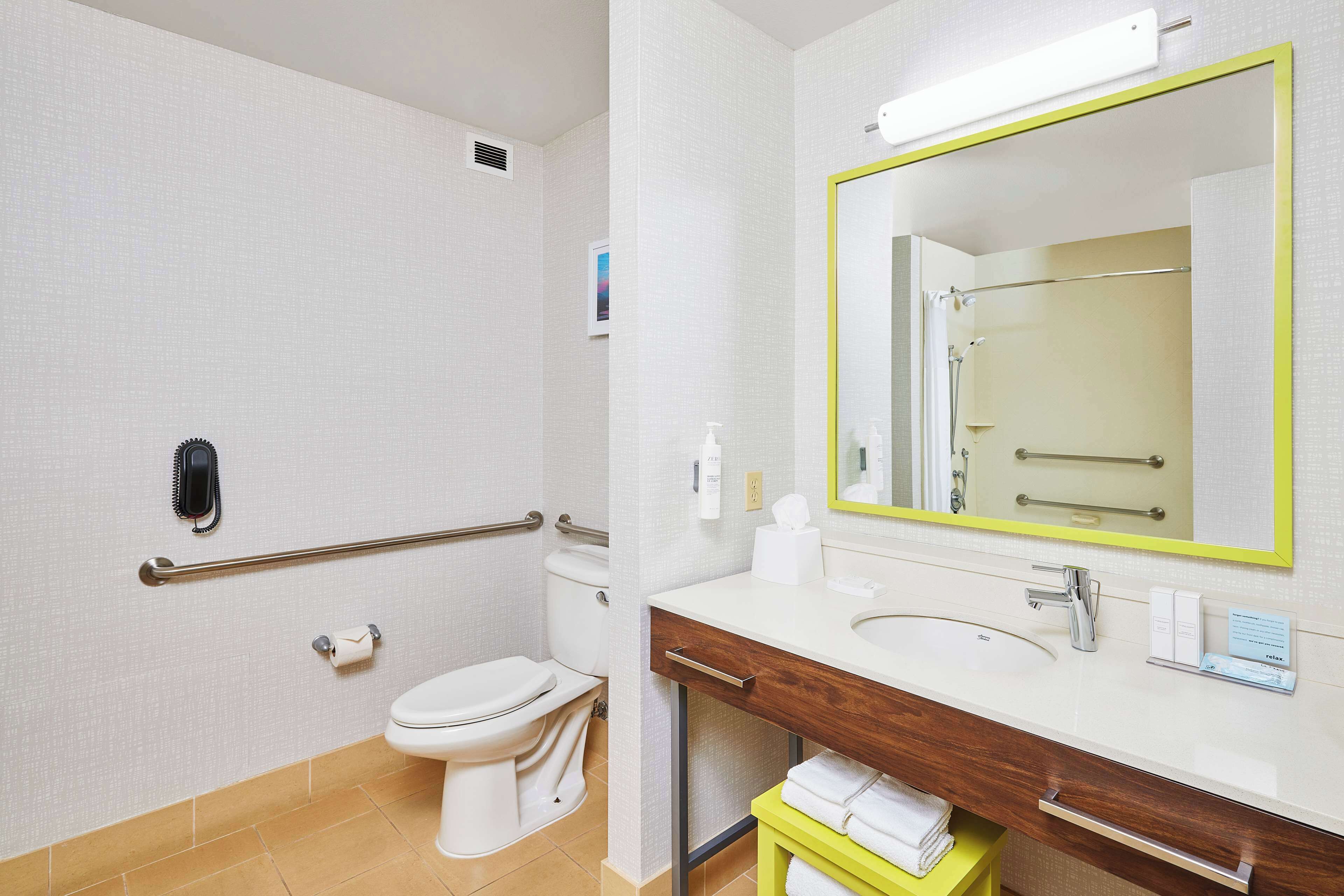 combined shower/bathtub, free toiletries, hair dryer, towels