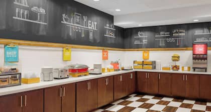 Hampton Inn & Suites Ridgecrest
