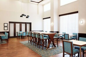 Lobby - Hampton Inn & Suites Ridgecrest (Ridgecrest)