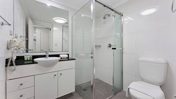 Studio Apartment | Bathroom