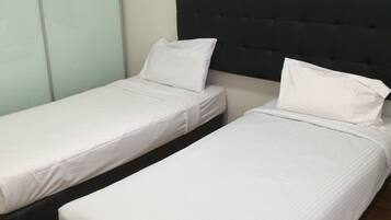 1 bedroom, bed sheets