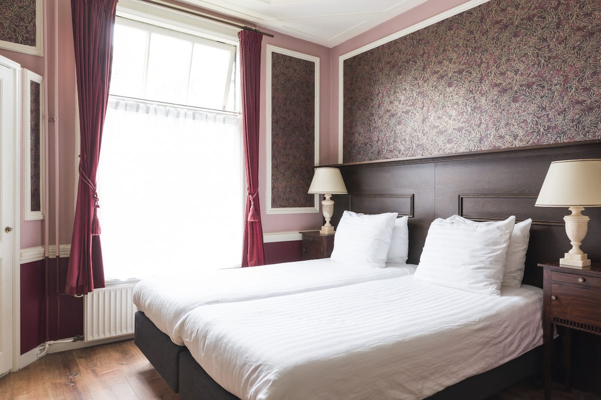 Twin Room | In-room safe, individually furnished, desk, iron/ironing board