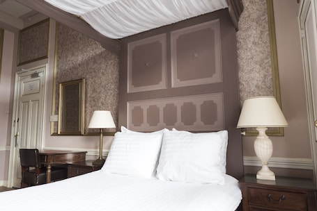 In-room safe, individually furnished, desk, iron/ironing board