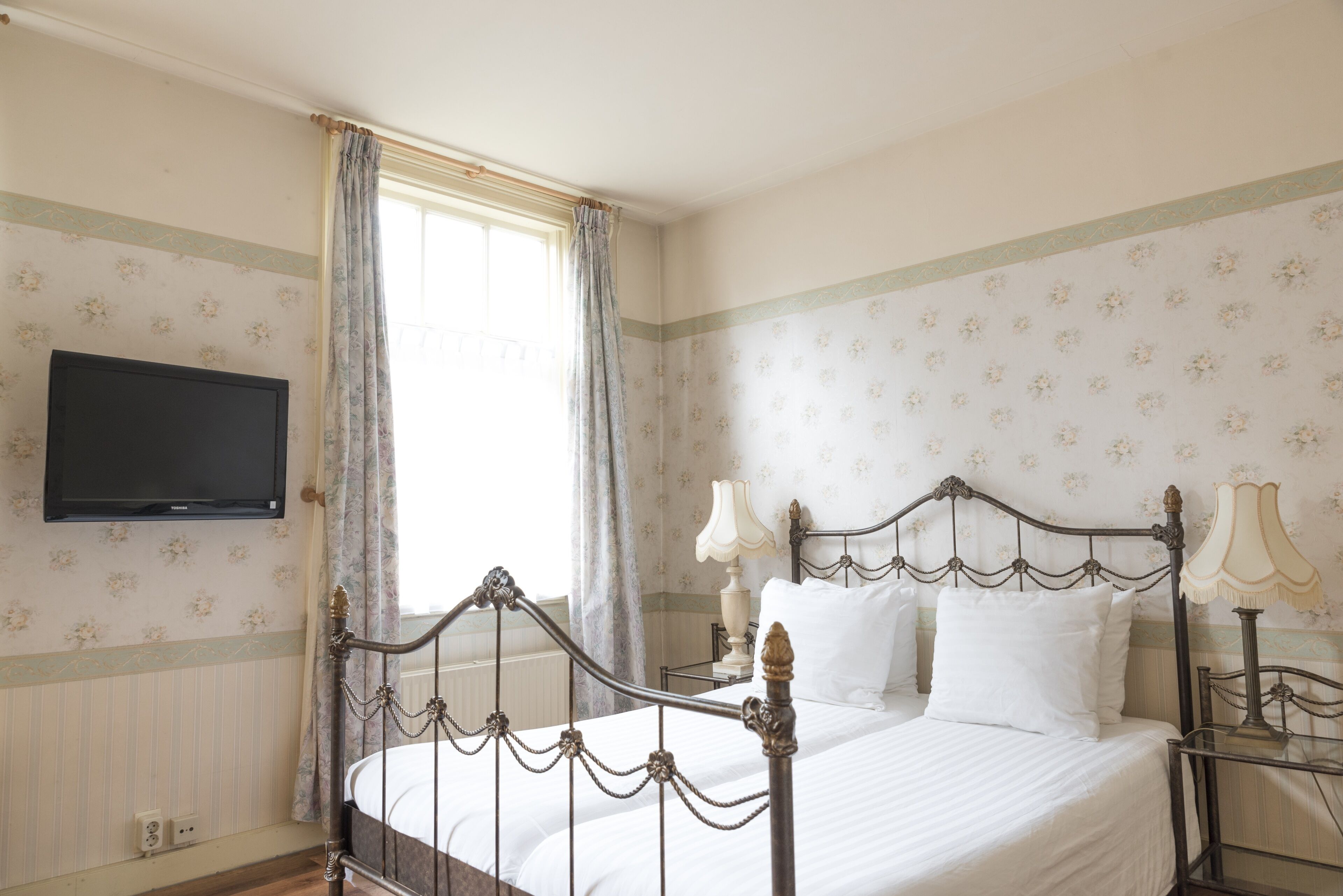 comfort room | in-room safe, individually furnished, desk, iron/ironing board