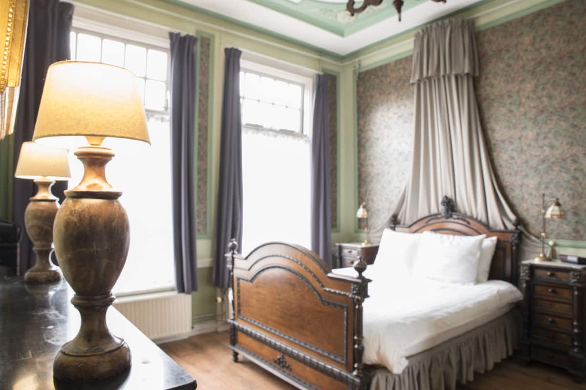 double room | in-room safe, individually furnished, desk, iron/ironing board