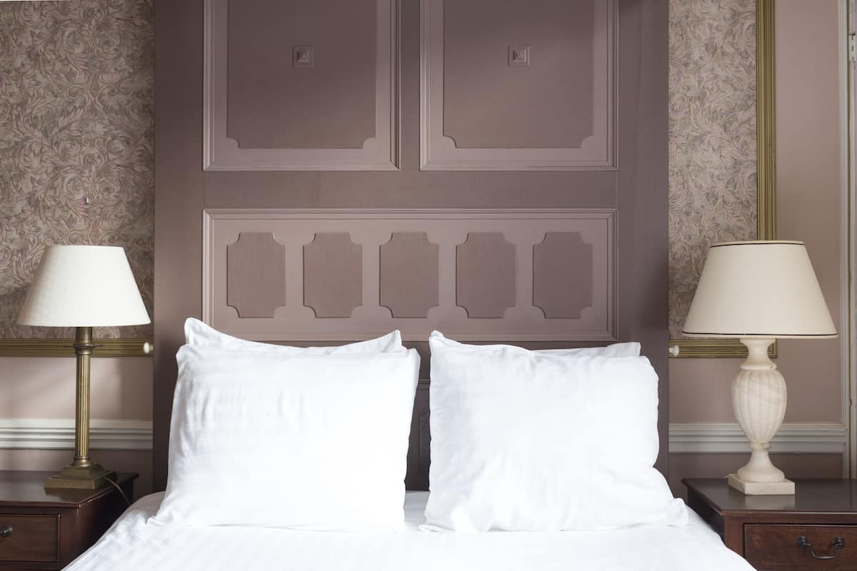Comfort room with four-poster bed | In-room safe, individually furnished, desk, iron/ironing board