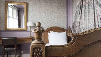 Single Room | In-room safe, individually furnished, desk, iron/ironing board