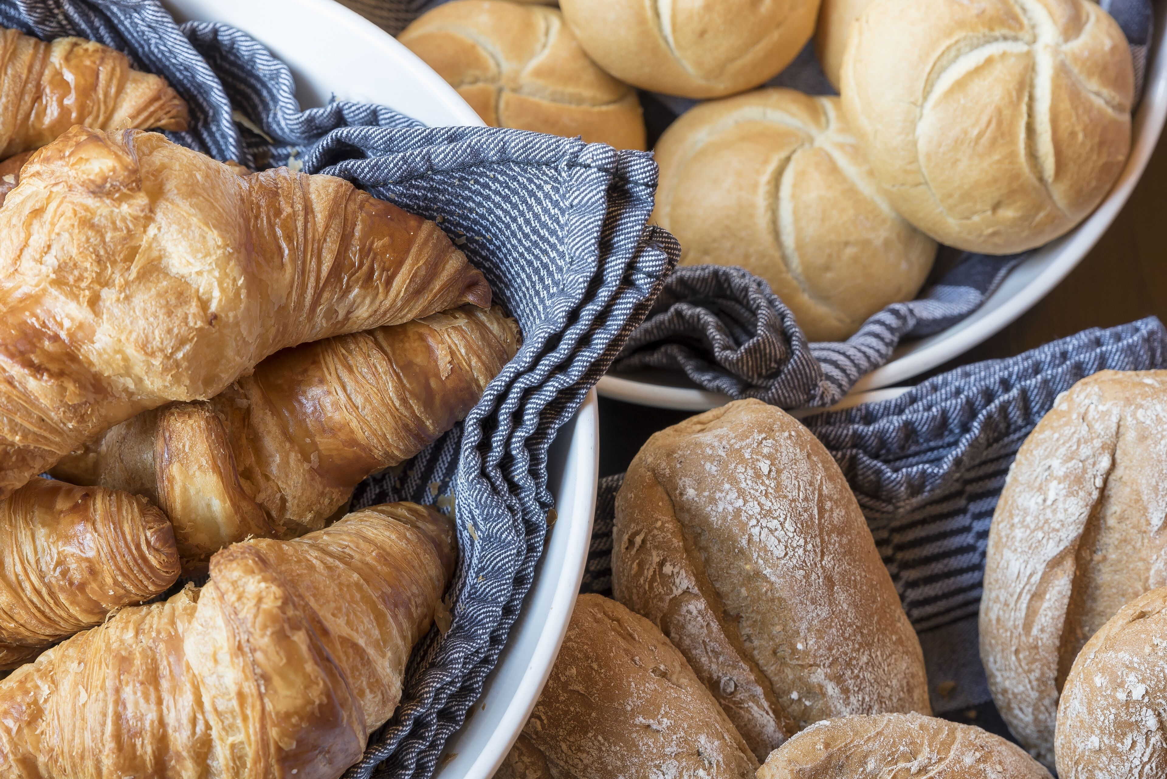 daily cooked-to-order breakfast (eur 20 per person)