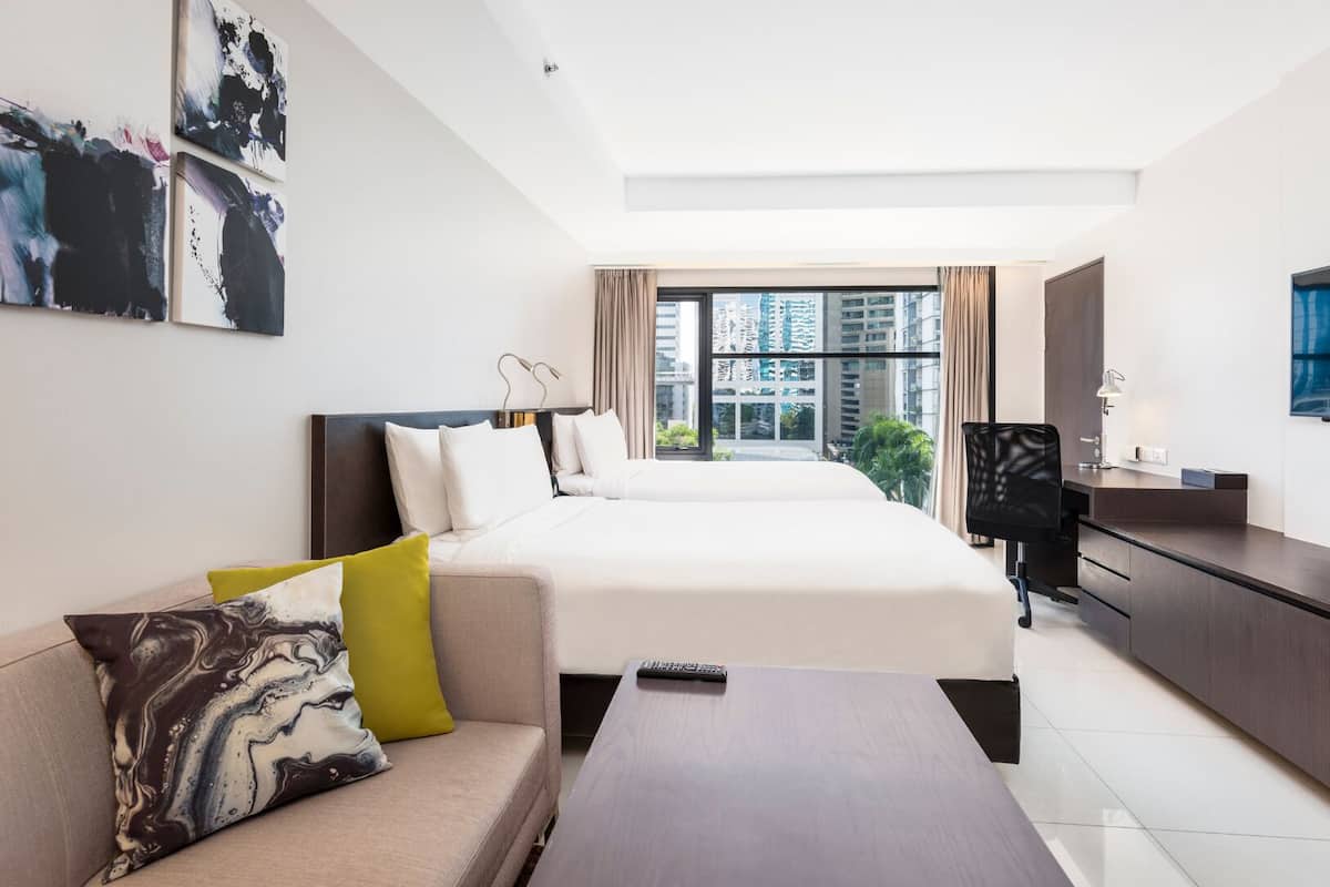 Studio Deluxe Room Twin Bed | Premium bedding, down duvets, free minibar, in-room safe