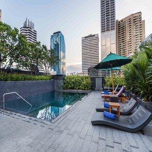 Outdoor pool, open 6:00 AM to 8:00 PM, pool loungers - Maitria Hotel Sukhumvit 18 Bangkok (Bangkok)