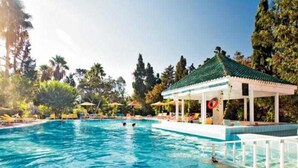Indoor pool, outdoor pool, pool umbrellas, sun loungers - Regency Hammamet (Hammamet)