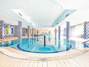 Indoor pool, outdoor pool, pool umbrellas, pool loungers - Regency Hammamet (Hammamet)