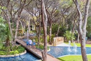 7 outdoor pools, pool umbrellas, pool loungers - Forte Village Resort – Hotel Pineta (Pula)