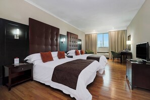 In-room safe, desk, blackout drapes, iron/ironing board - Protea Hotel by Marriott Lusaka (Lusaka)