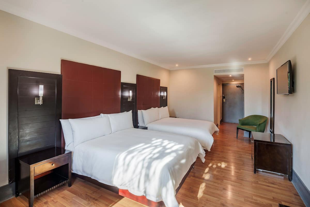 Room, 1 Double Bed | In-room safe, desk, blackout drapes, iron/ironing board