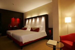 Deluxe Twin Room, 2 Double Beds | Down comforters, minibar, in-room safe, desk - Hilton Garden Inn Lecce (Lecce)