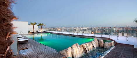 Seasonal outdoor pool, sun loungers