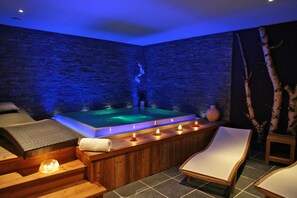 Sauna, hot tub, ruang uap, perawatan tubuh, body wrap, dan body scrub