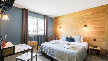 Yksilöllisesti sisustettu, yksilöllisesti kalustettu, työpöytä