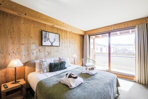 Individually decorated, individually furnished, desk, blackout curtains - Hôtel et SPA Les Clarines (Correncon-en-Vercors)