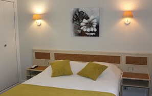Premium bedding, individually furnished, blackout drapes, soundproofing - Aurea (Saintes)