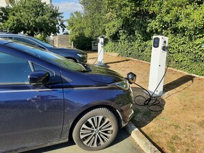 Borne de recharge pour véhicule électrique
