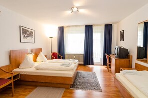 Hypo-allergenic bedding, in-room safe, desk, iron/ironing board - Altstadthotel Wienecke (Braunschweig)