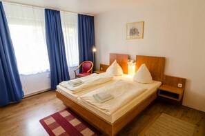 Literie hypoallergénique, coffres-forts dans les chambres, bureau