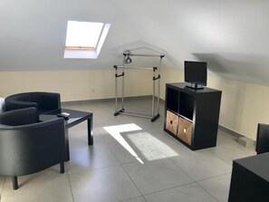 En 17-tommers TV med digitale kanaler