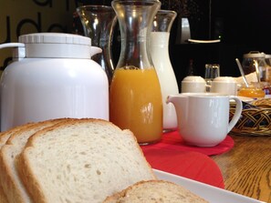 Tägliches kontinentales Frühstück gegen Gebühr