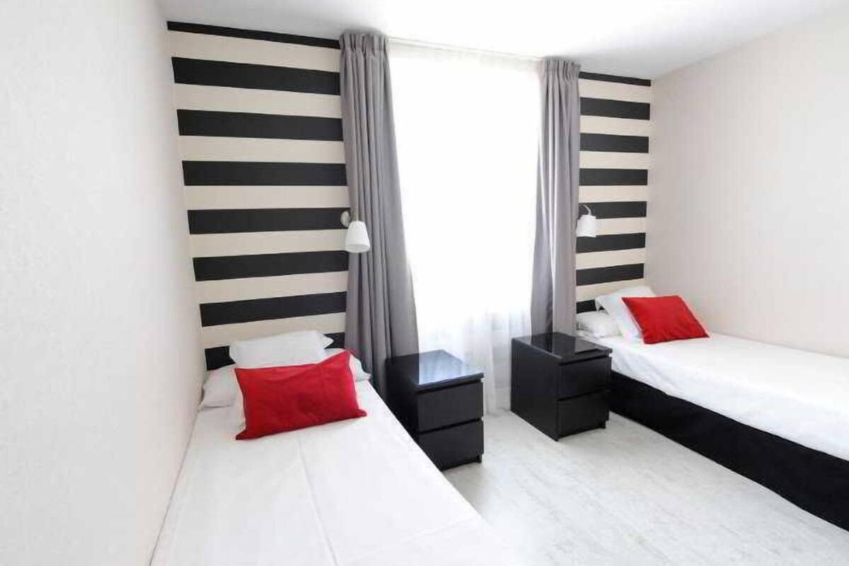 Down duvets, in-room safe, desk, blackout curtains