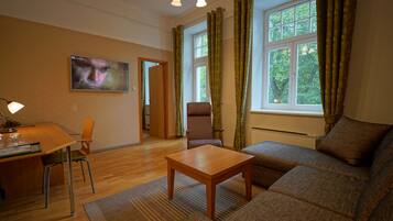 Suite, Sauna | In-room safe, desk, iron/ironing board, cribs/infant beds