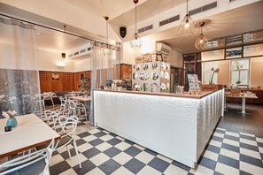 Buffet déjeuner (11 EUR par personne)