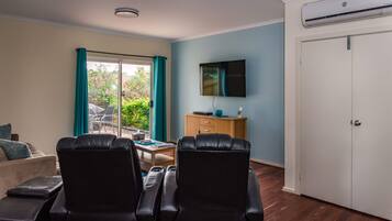 Departamento estándar, 1 habitación, para no fumadores, cocina (Apartment) | Área de sala de estar | Televisión de pantalla plana y reproductor de DVD