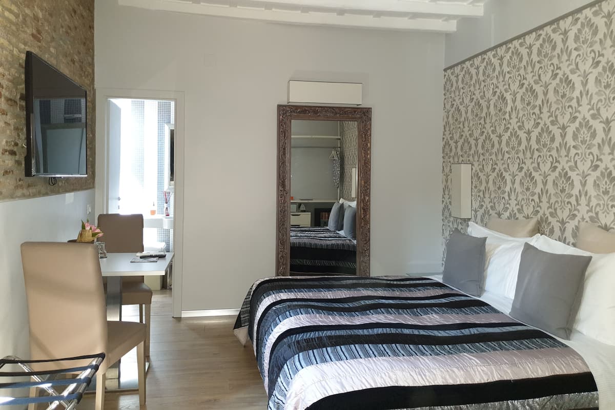 Superior Room, Ensuite | Egyptian cotton sheets, premium bedding, down comforters, minibar
