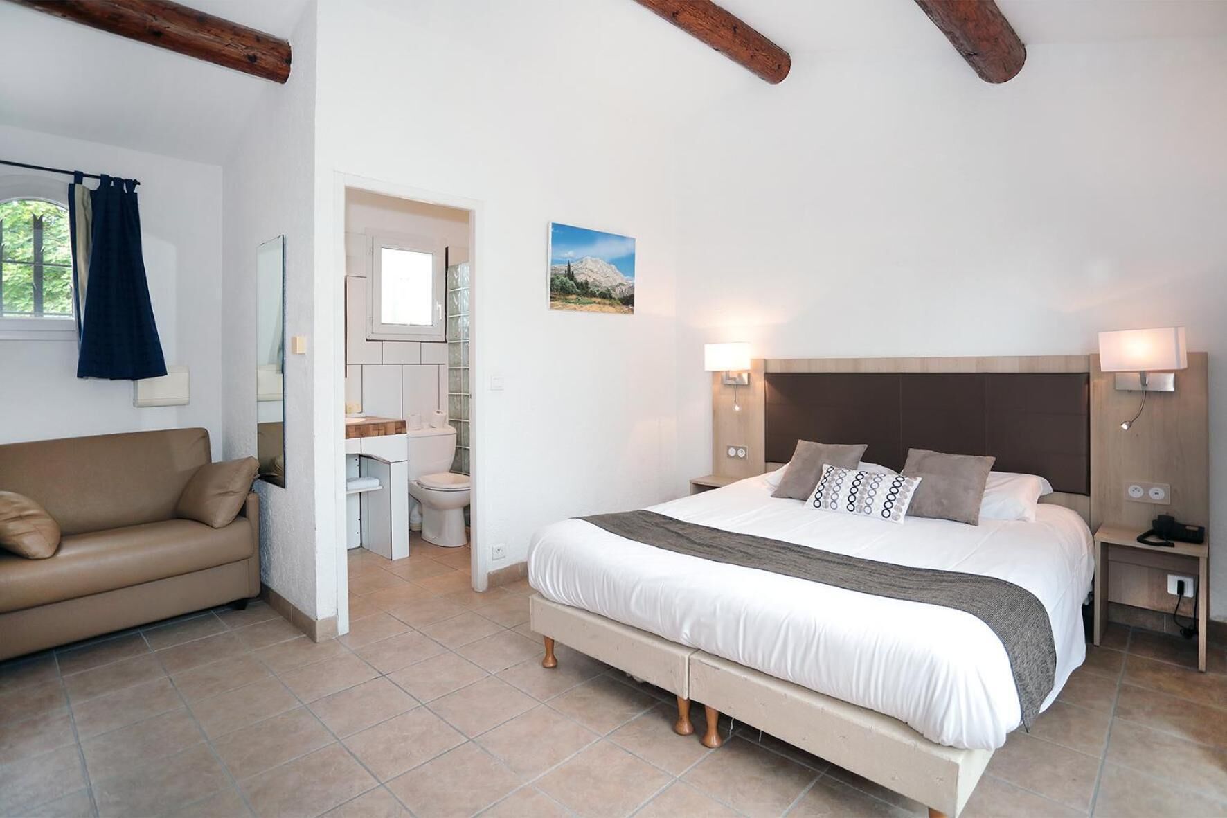 minibar, in-room safe, desk, soundproofing