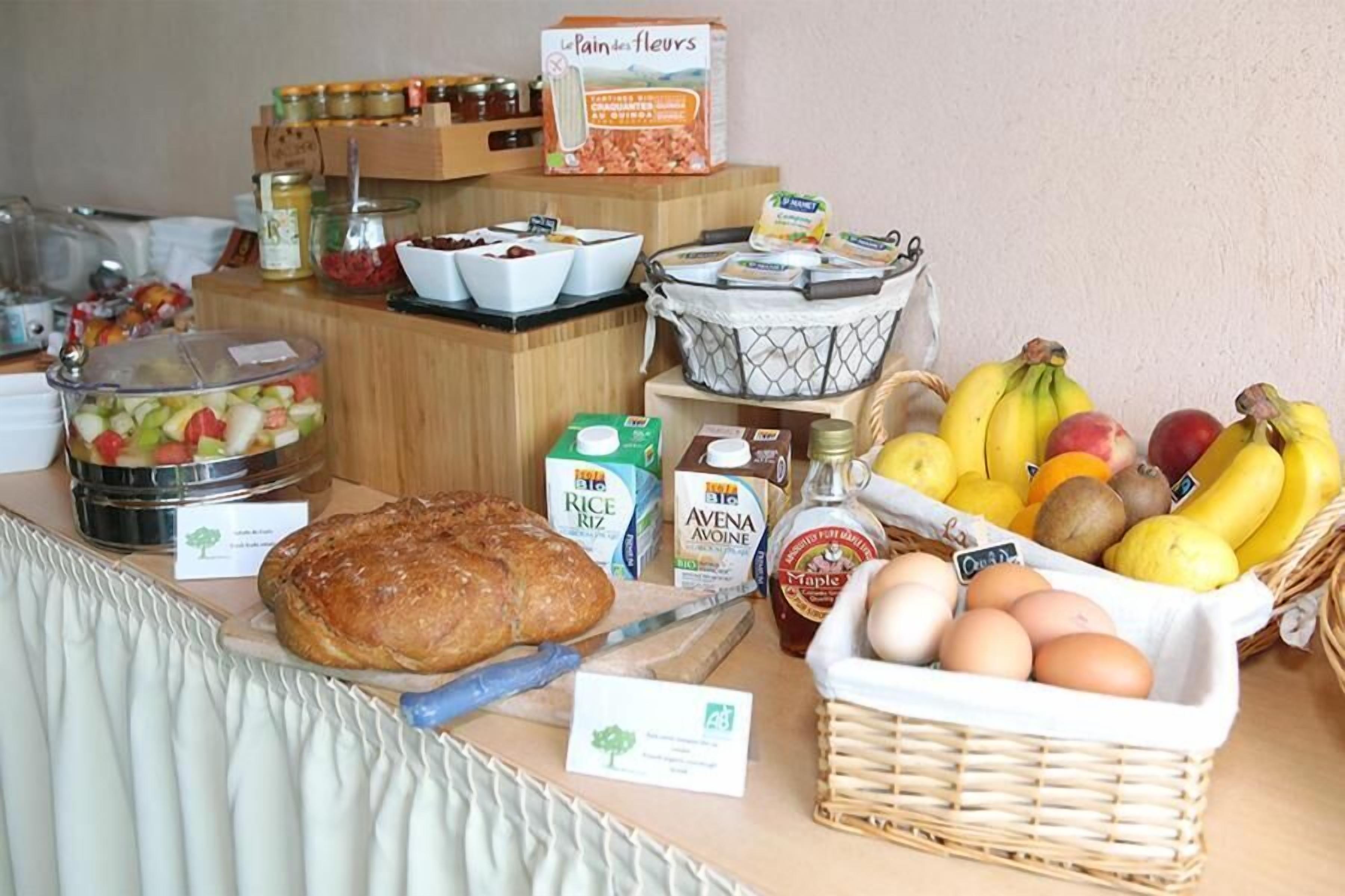 lunch and dinner served, local cuisine